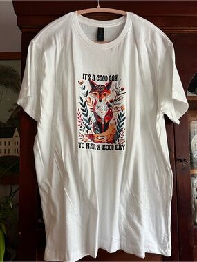 New White Graphic Fox Crewneck T-Shirt - It's a Good Day